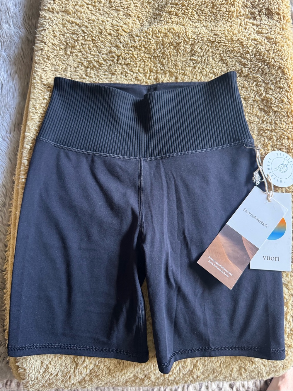 Vuori shorts- Rib studio
Xs

NWT
